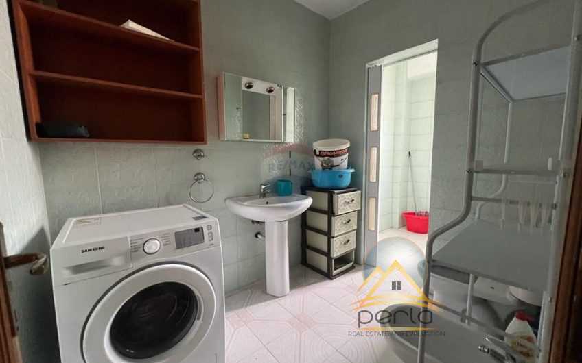 Apartamenti ndodhet ne katin e peste te nje pallati 6 katesh pa ashensor, te Rruga Bardhyl.