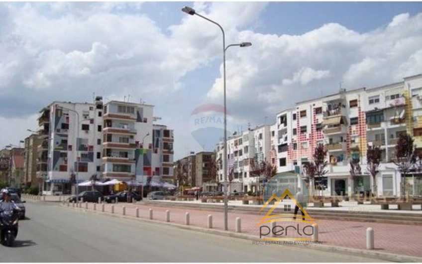 JEPET ME QIRA ZYRE  RRUGA XHANFIZE KEKO