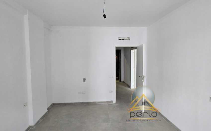 Ofrohet apartament 1+1 bosh + post, Liqeni