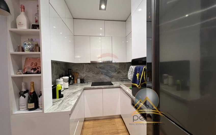 SHITET APARTAMENT 2+1+2 TEK RRUGA ALI DEMI