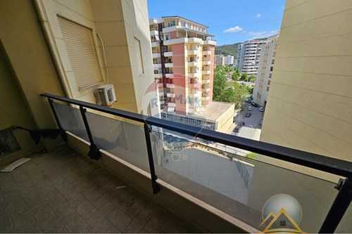 Shitet apartament 1+1 ne Lungomare