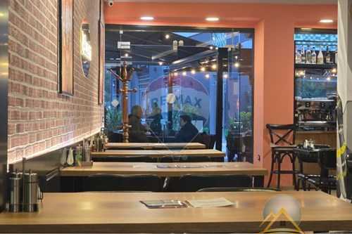 Shitet biznes restaurant tek Rruga e Kavajes