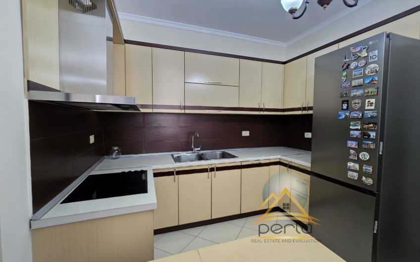 Apartament 2+1+2+ post parkimi për qira tek Tregu i Ri Elektrik, Ali Dem