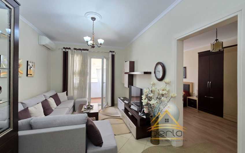 Apartament 2+1+2+ post parkimi për qira tek Tregu i Ri Elektrik, Ali Dem