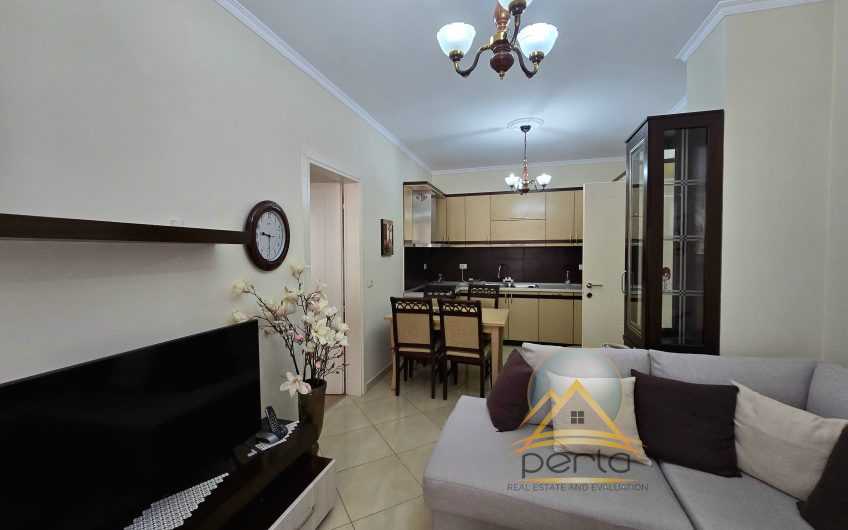 Apartament 2+1+2+ post parkimi për qira tek Tregu i Ri Elektrik, Ali Dem