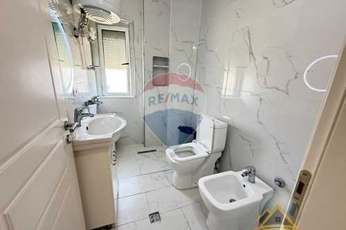 Shitet apartament 1+1 ne Rr. Myslym Keta, Kinostudio