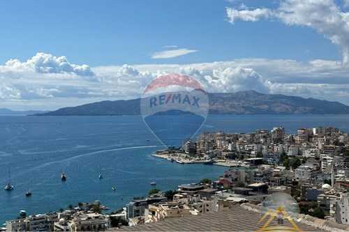 Shitet penthouse 3+1 në Sarandë me pamje nga deti