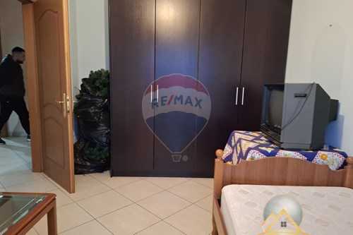 Jepet me qira kati i dyte i nje vile 2 kateshe, prane Universitetit Barleti ne,Selite