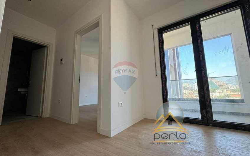 SHITET  APARTAMENT TE KOMUNA E PARISIT TIRANË