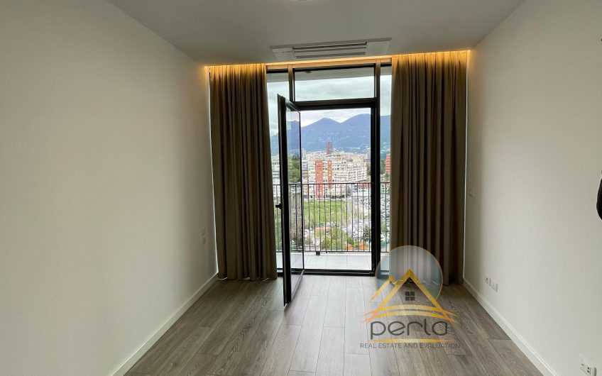 Jepet per Qira zyre te “Lake View”!