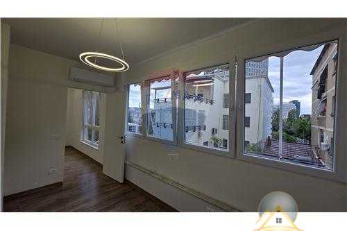 Shitet Apartament 2+1 – Rruga Elbasanit “Shtate Xhuxhat ”pranë Downtown