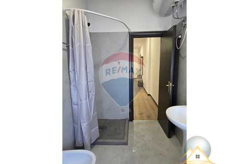 Shitet apartament 2+1 ne Komunen e Parisit