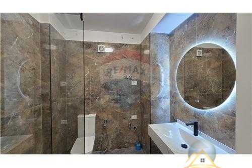 Shitet Apartament 2+1 – Rruga Elbasanit “Shtate Xhuxhat ”pranë Downtown