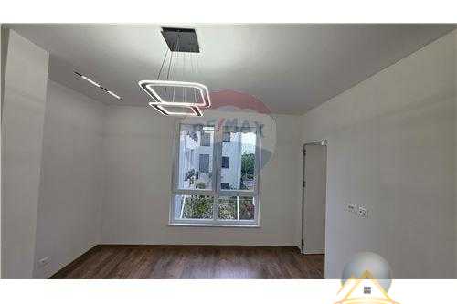 Shitet Apartament 2+1 – Rruga Elbasanit “Shtate Xhuxhat ”pranë Downtown