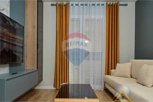 Shitet apartament 1+1 ne Bllok