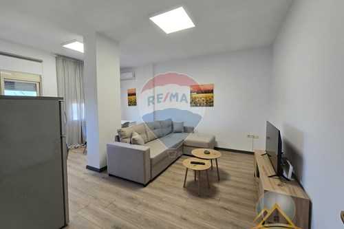 Shitet apartament 2+1 ne Komunen e Parisit