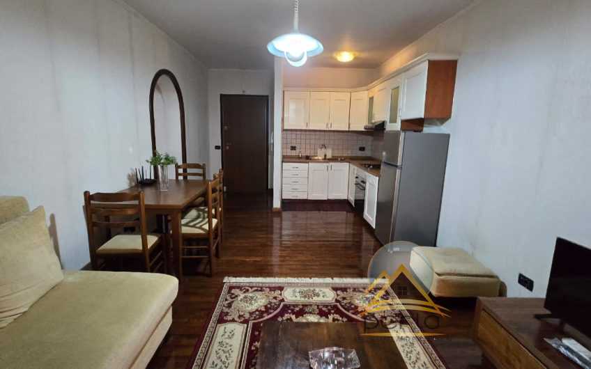 Apartament – Për Qira – Komuna e Parisit, Tiranë