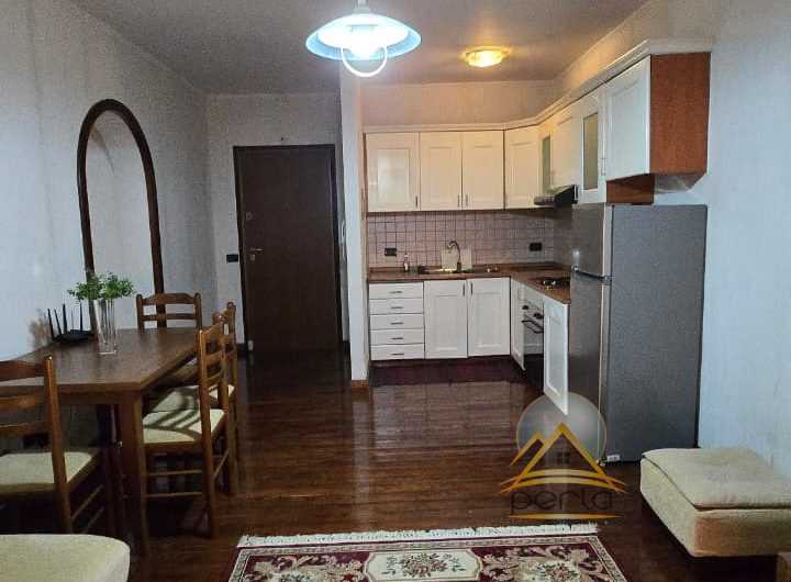 Apartament – Për Qira – Komuna e Parisit, Tiranë