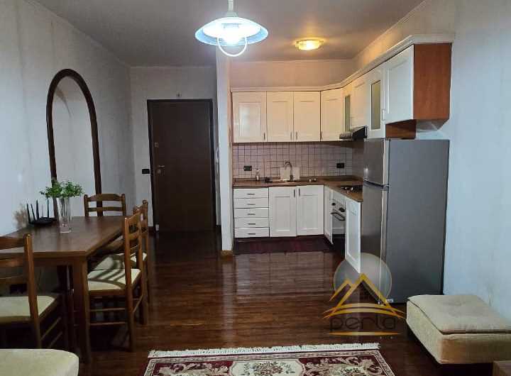 Apartament – Për Qira – Komuna e Parisit, Tiranë