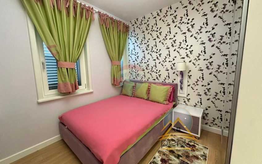 Jepet me qira apartament 3+1+3 tek Kodra e Diellit