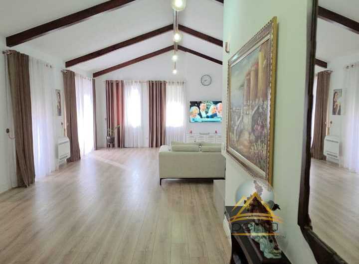 Penthouse me qira, Secret Garden