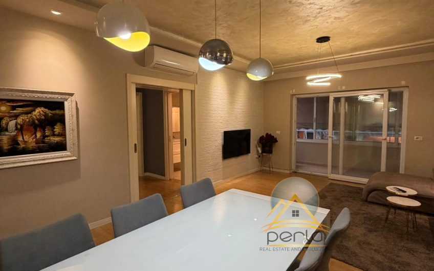 Jepet me qira apartament 2+1+2, Komune e Parisit
