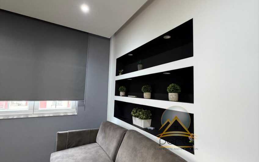 Jepet me qira apartament 2+1, Astir