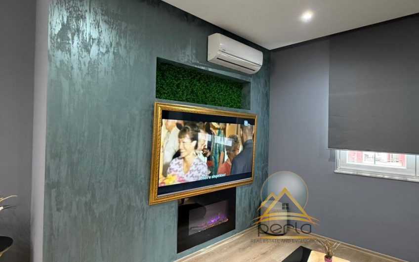 Jepet me qira apartament 2+1, Astir