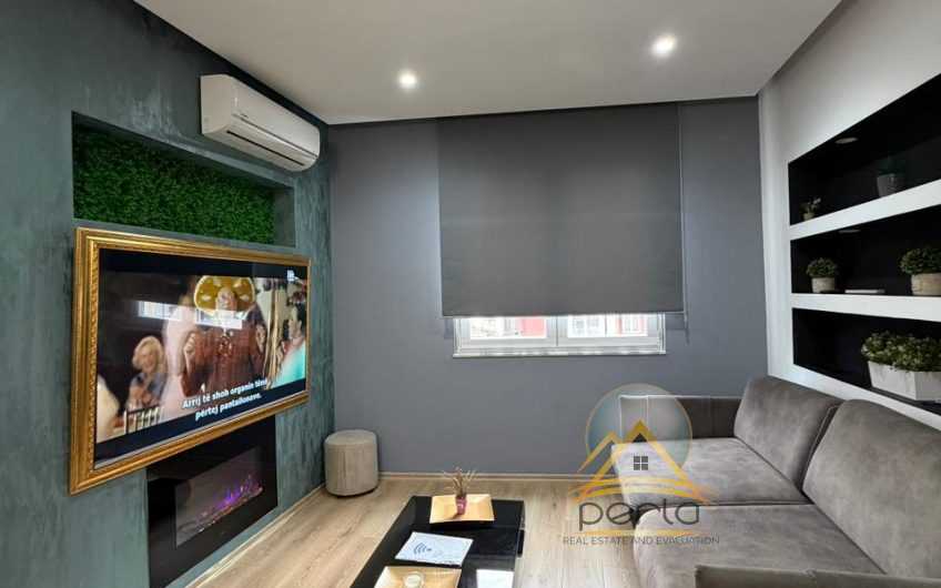 Jepet me qira apartament 2+1, Astir