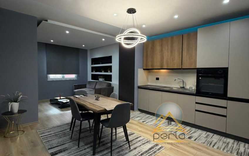 Jepet me qira apartament 2+1, Astir