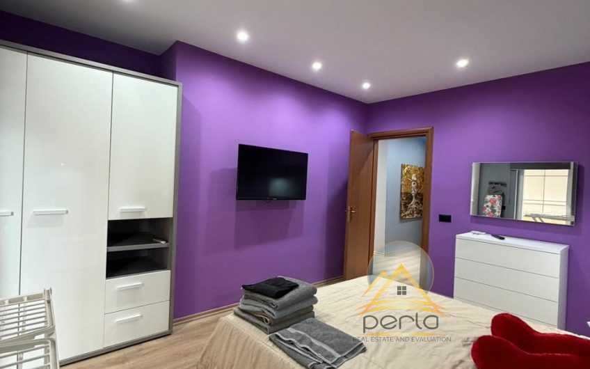 Jepet me qira apartament 2+1, Astir