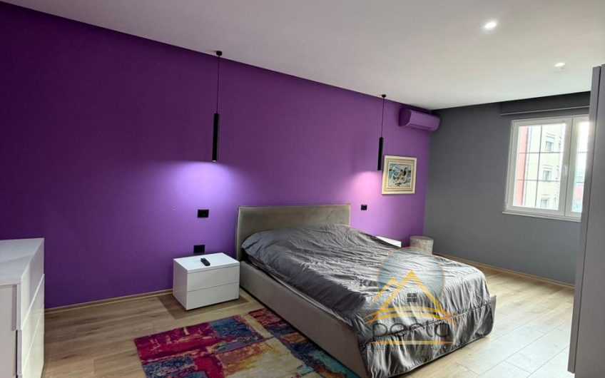 Jepet me qira apartament 2+1, Astir