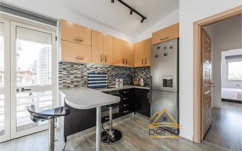 Apartament 2+1+2 te Liqeni Artificial!