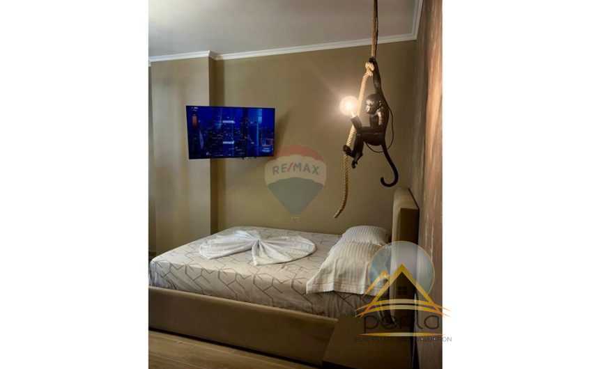 2 Garsoniere ne shitje, Myslym Shyr!