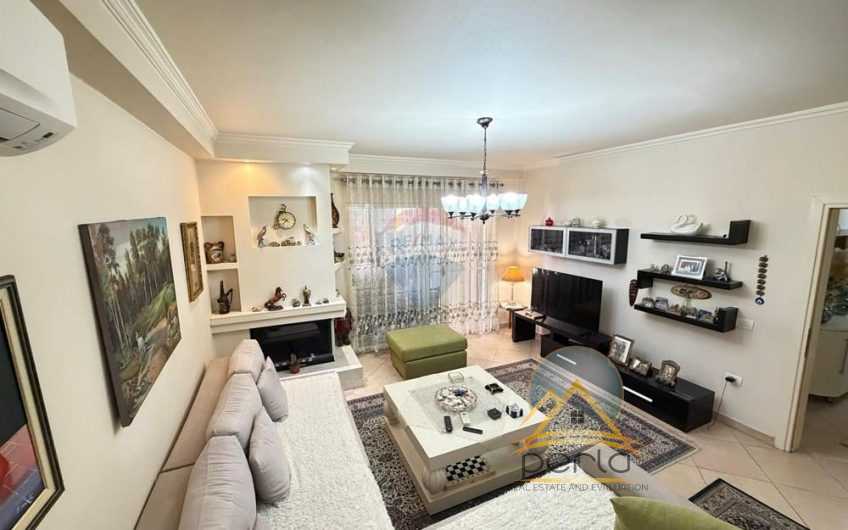 APARTAMENT PER SHITJE TE LIBRI  UNIVERSITARE  TIRANE