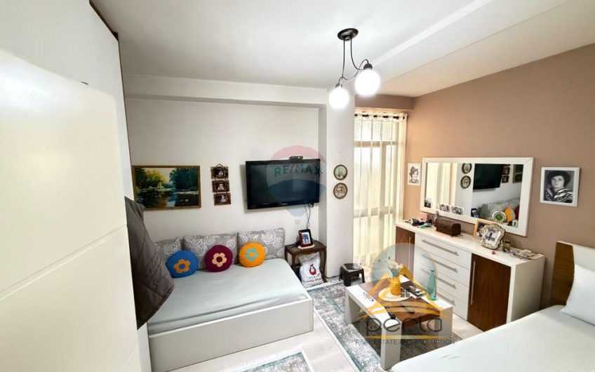 APARTAMENT PER SHITJE TE LIBRI  UNIVERSITARE  TIRANE