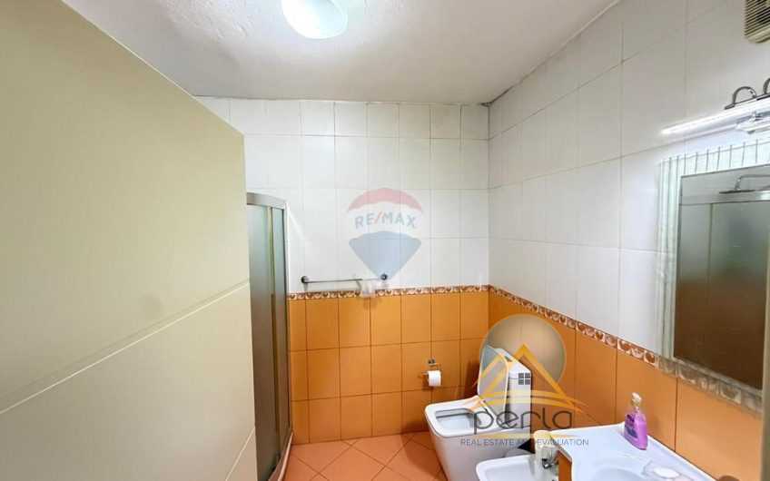 APARTAMENT PER SHITJE TE LIBRI  UNIVERSITARE  TIRANE