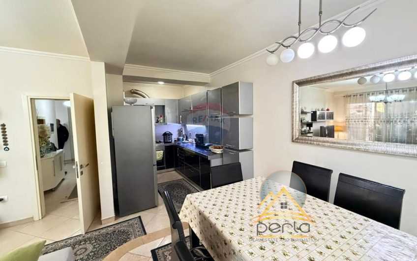 APARTAMENT PER SHITJE TE LIBRI  UNIVERSITARE  TIRANE