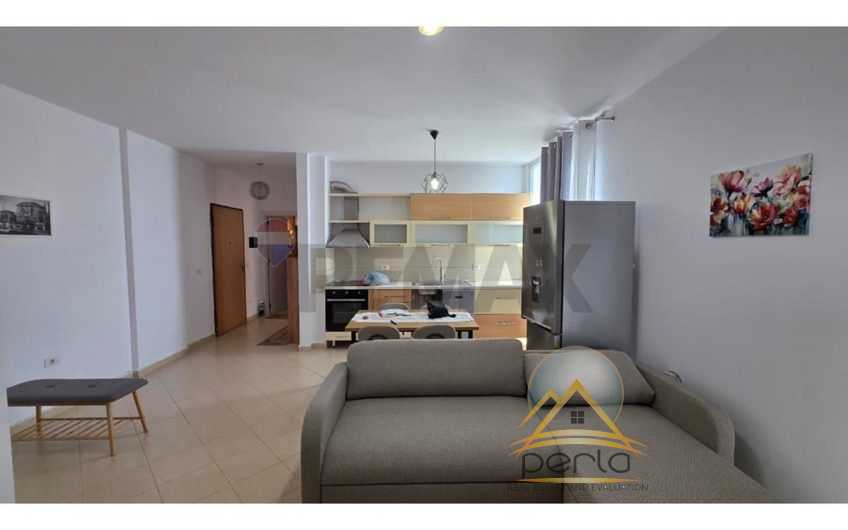 Apartament – Për Qira – Komuna e Parisit, Tiranë