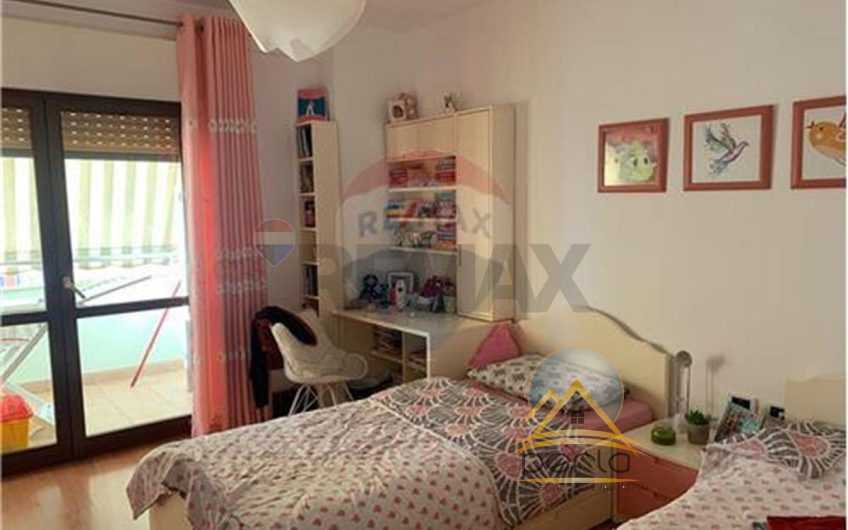 Apartament – Për Shitje – Komuna e Parisit, Tiranë