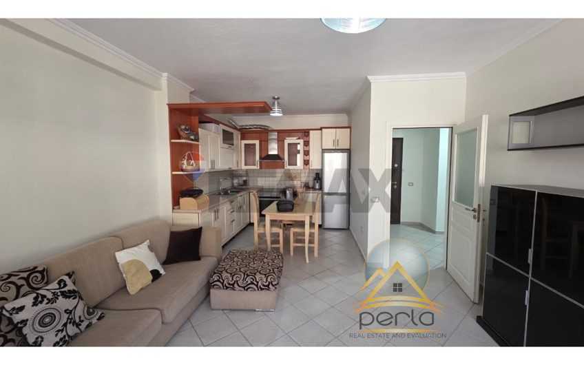 Apartament – Për Qira – Komuna e Parisit, Tiranë