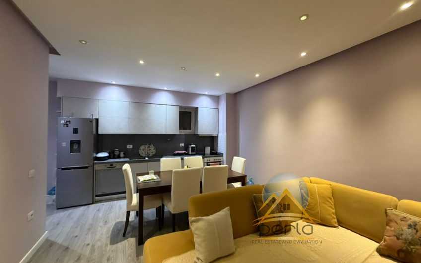 Apartament per qira 2+1+2